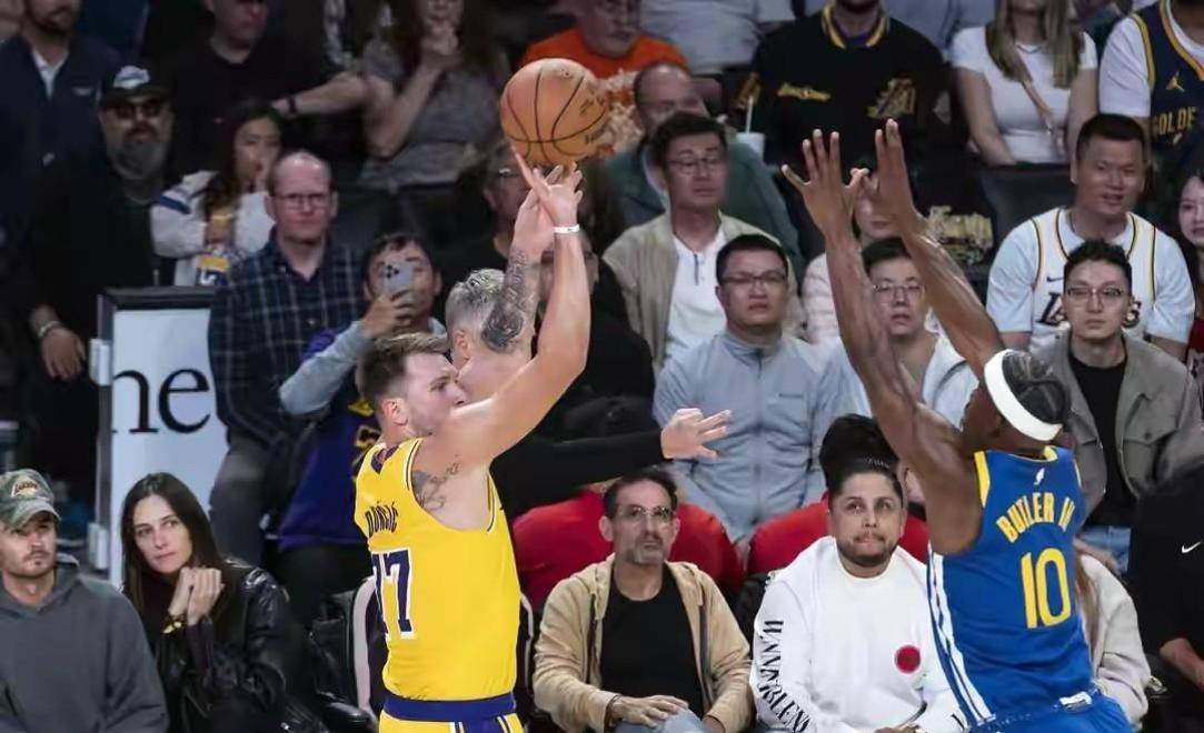 转折点多伦多猛龙强势反弹，NBA季后赛赛后攻防权衡，压力陡增，更衣室氛围转暖的简单介绍