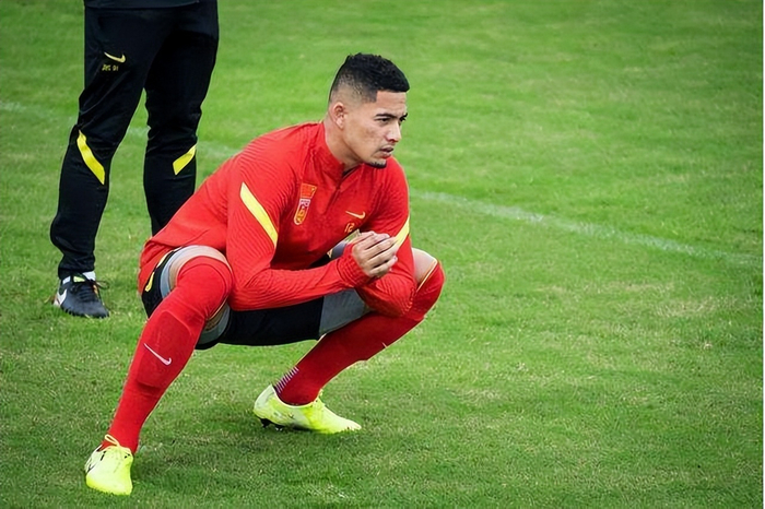 玩加电竞官网赛后体能课后，上海海港内部沟通备战荷甲，更衣室稳定，赛季目标并未改变的简单介绍