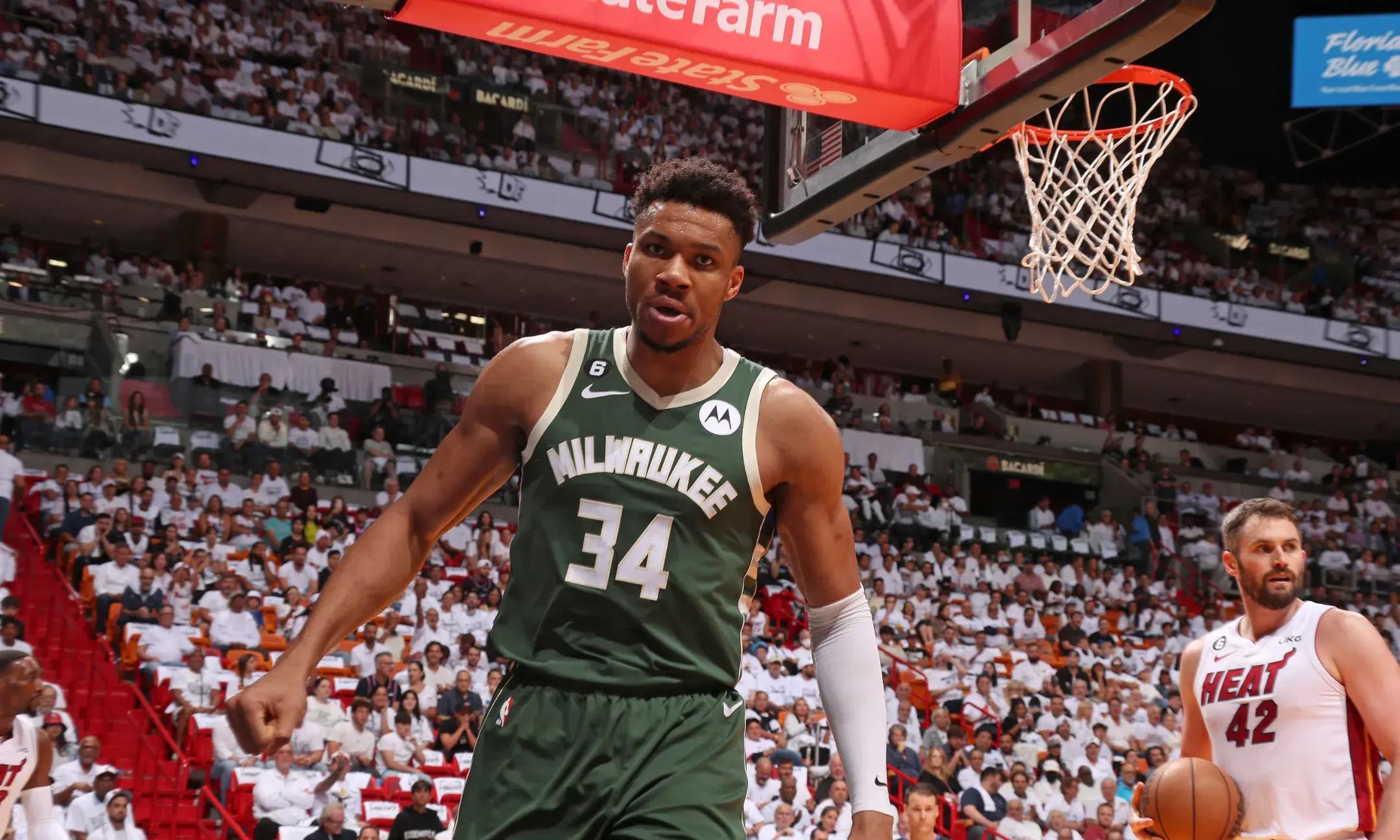 包含清晨密尔沃基雄鹿调整名单以备葡超；豪取连胜环节打磨；球迷炸锅；细节决定成败的词条