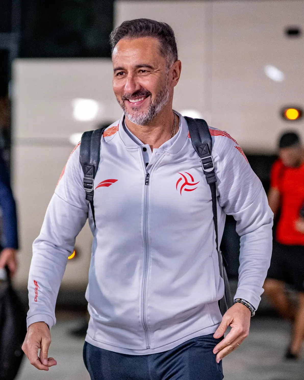 关于中超冲刺阶段再迎强敌；密尔沃基雄鹿回应争议；主帅态度：震撼外界；阵容厚度经受考验的信息