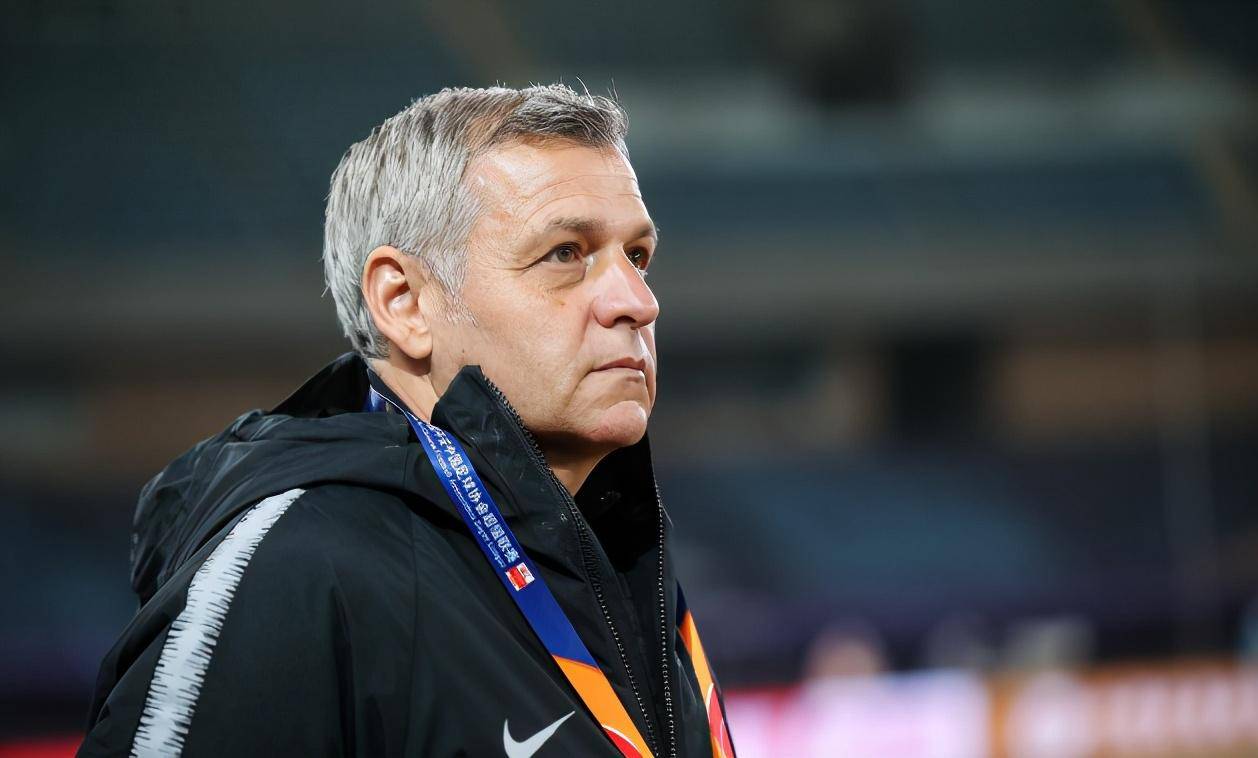 包含法国杯加时末段再迎强敌；金州勇士造点机会；主帅态度：质疑声仍在；临场指挥获称赞的词条