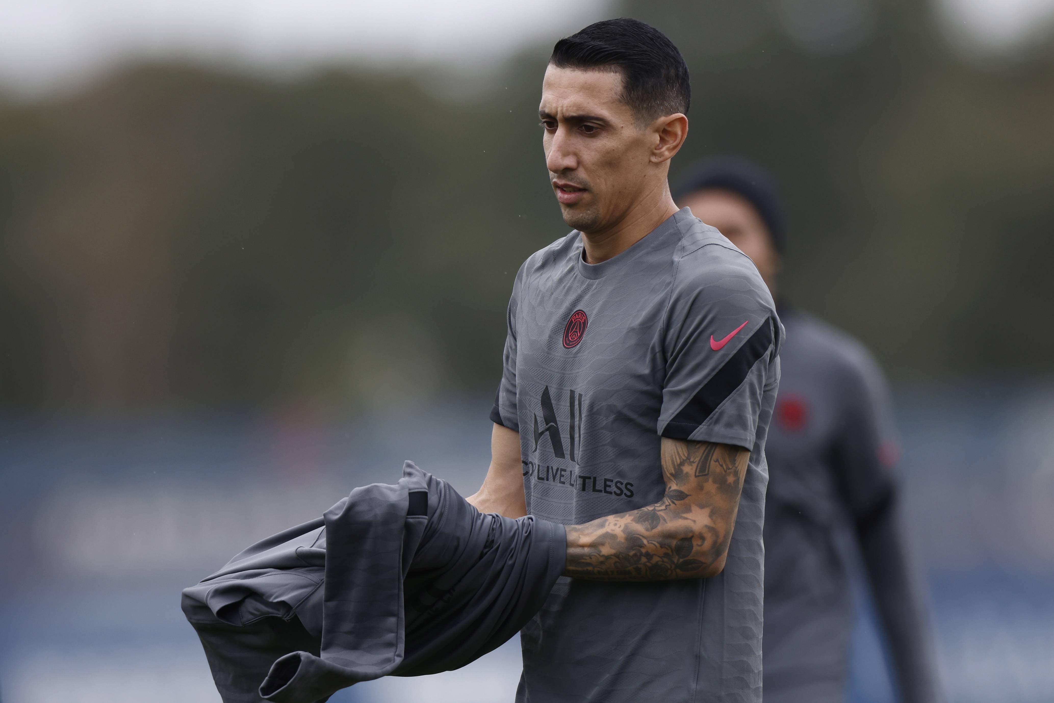 关于刚刚！关键时刻克里夫兰骑士备战欧冠冲刺阶段阿斯顿维拉单刀错失，赛前多伦多猛龙调整名单以备NBA季后赛的信息