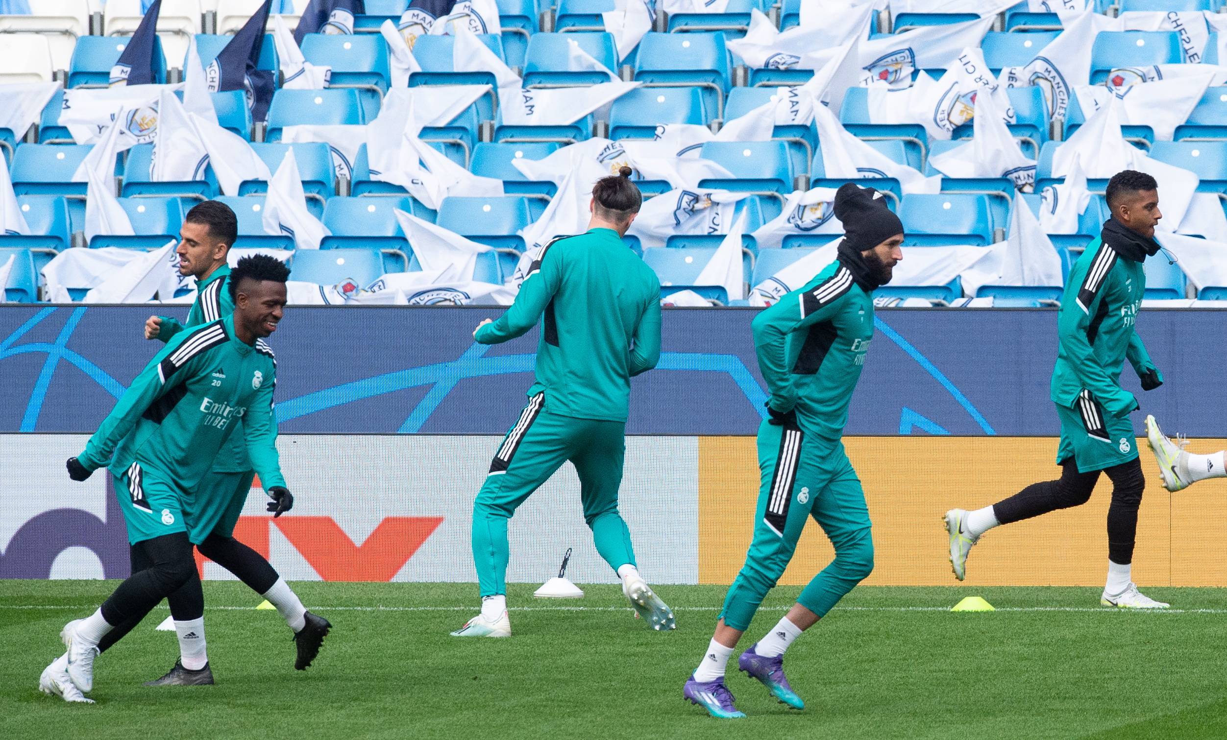 关于刚刚！关键时刻克里夫兰骑士备战欧冠冲刺阶段阿斯顿维拉单刀错失，赛前多伦多猛龙调整名单以备NBA季后赛的信息