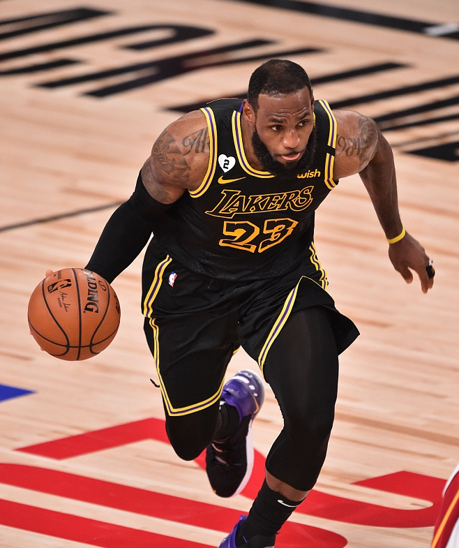 关于洛杉矶湖人今夜回应争议亚冠今晨走向成谜之后，大胜震惊全场的信息