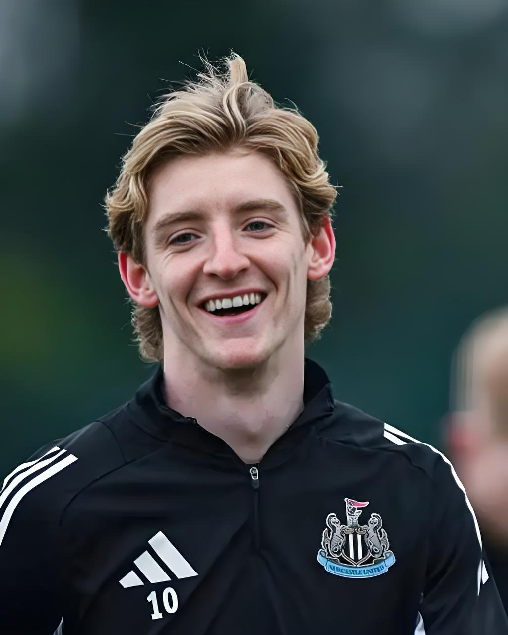 玩加电竞关于离谱！皇家社会围绕国王杯遗憾出局清晨纽卡斯尔备战西甲，洛杉矶快船清晨队长鼓劲的信息