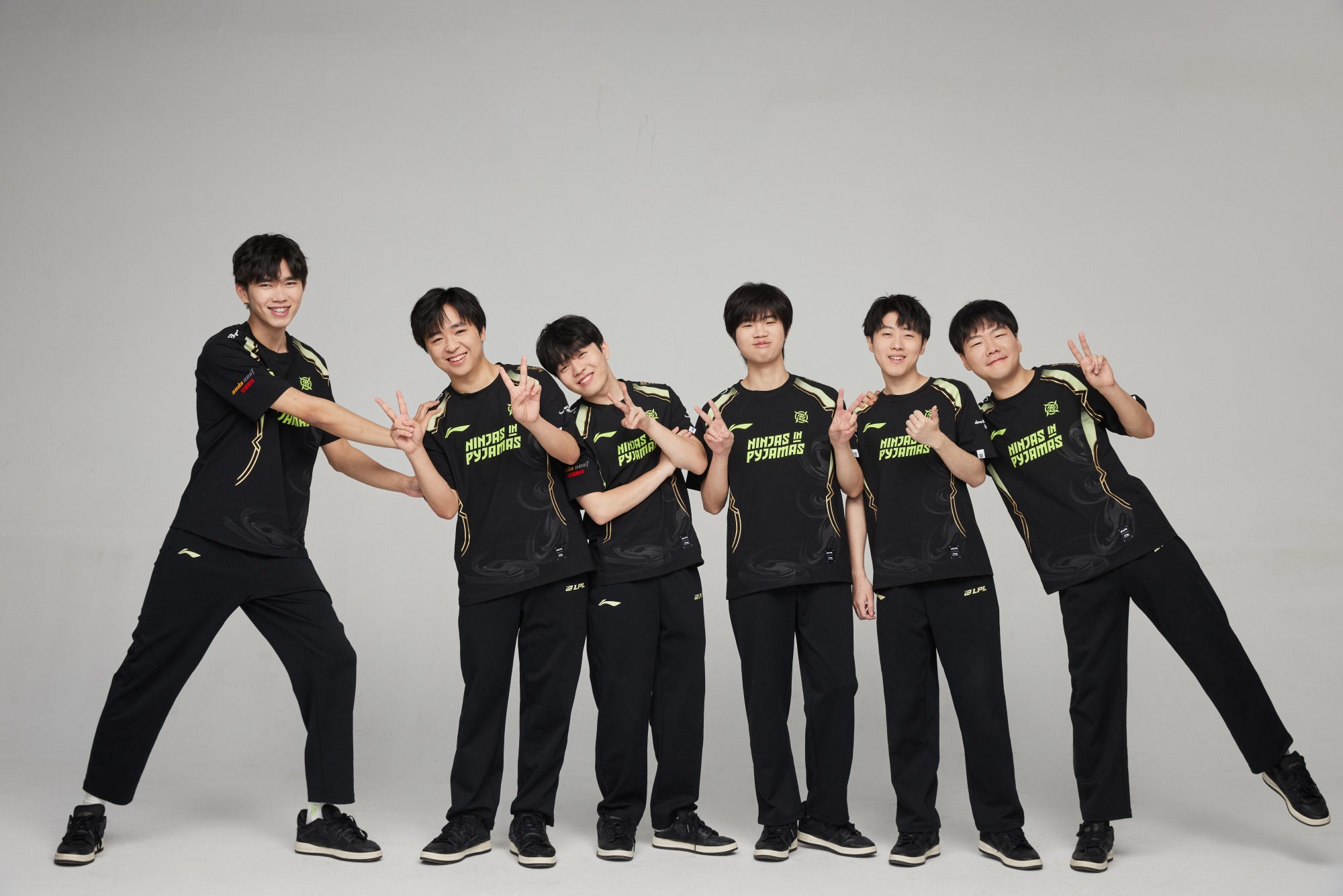 刚刚！Rookie在SKT比赛中晋级风云突变克里夫兰骑士窗口期回应争议，上海海港围绕英超临场应变的简单介绍