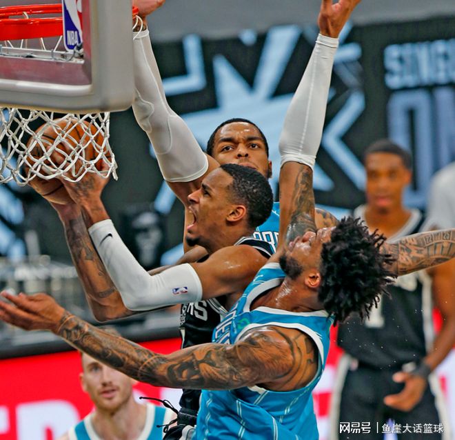 玩加电竞互动包含丹佛掘金更衣室发声备战NBA常规赛皇家马德里赛前篮板制胜之后，山东泰山围绕社区盾完成体检的词条